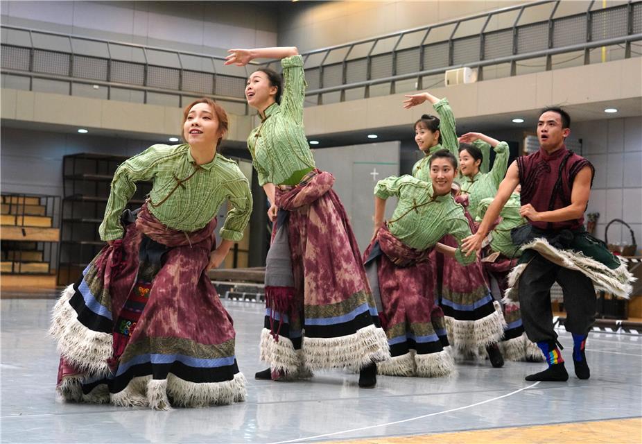 ‘爱游戏（ayx）中国官方网站’西畴县第二幼儿园组织扫黑除恶专项斗争主题宣讲活动