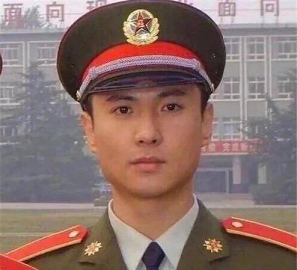 ayx官方网站|
胡歌的18岁 黄晓明的18岁 何炅的18岁 看到吴奇隆：羡慕刘诗诗(图7)